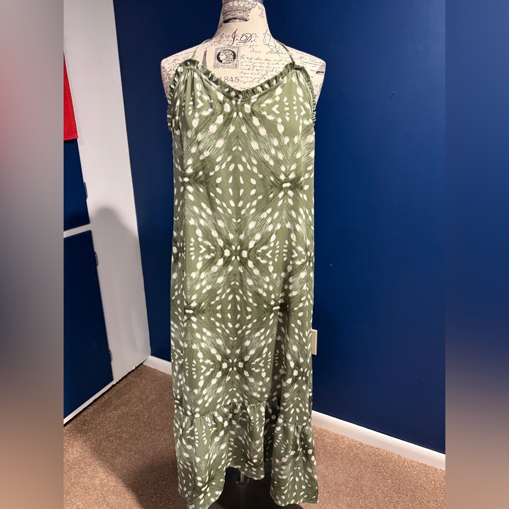 Women’s adorable green and cream dress in XL